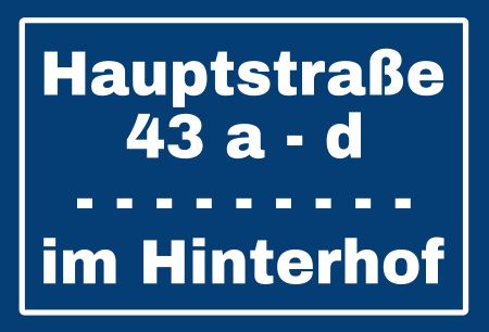 Hauptstraße 43 im Hinterhof Strassen-Hausnummern Schild informativ auffallend schilder selbst gestalten